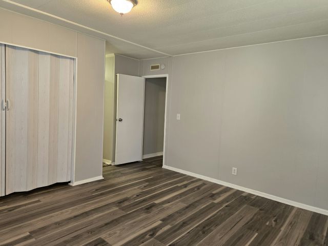 Building Photo - 311 49th Ave Terrace W