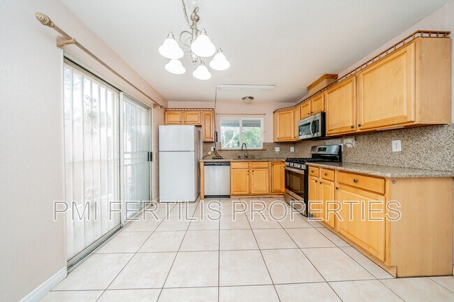 Building Photo - 1506 Webster St