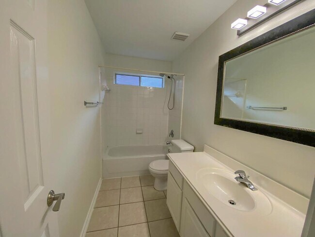 Building Photo - 54 N Queenscliff Cir