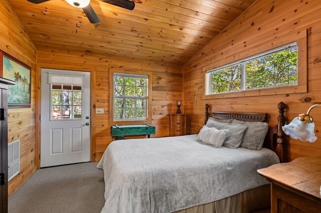 Building Photo - 212 Dogpatch Ln