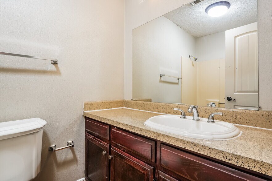 Building Photo - 505 Plainview Dr