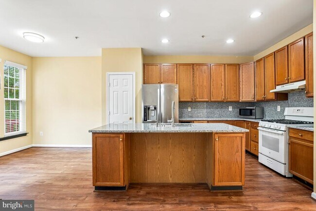 Building Photo - 13711 Dunbar Terrace