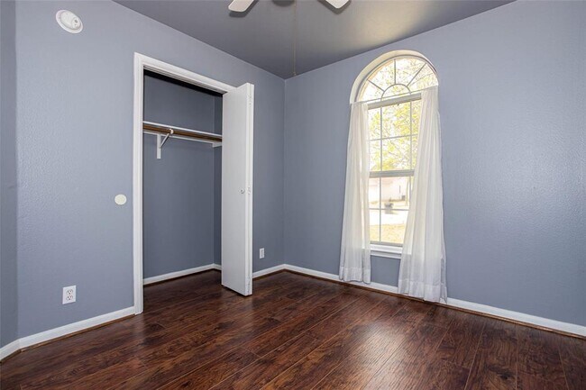 Building Photo - 814 Lantana Dr