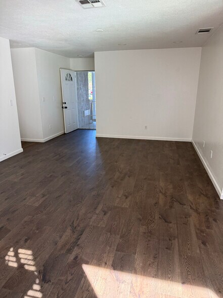 Building Photo - 4981 Dawson Dr