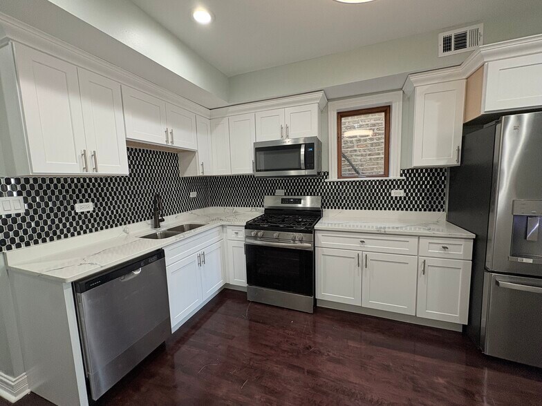 Building Photo - 2026 W McLean Ave