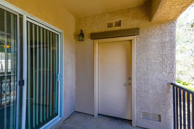 Building Photo - 3 Bed, 2 Bath, 1 Car Aliante Condo