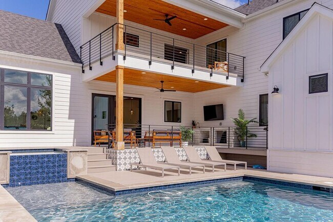 Primary Photo - 1201 Canyon Edge Dr