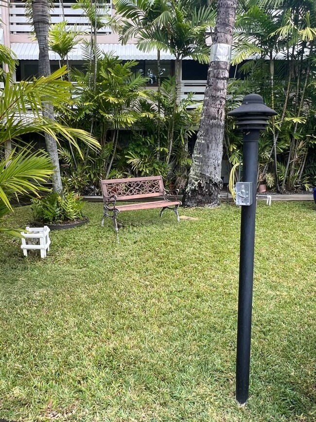 Building Photo - Charming & Breezy 1-Bedroom 1-Bath Hawaiiana Retreat