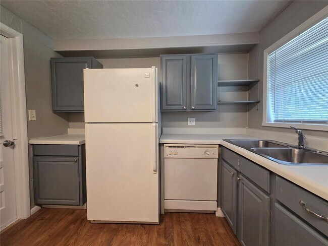 Building Photo - 1005 SW 53rd St