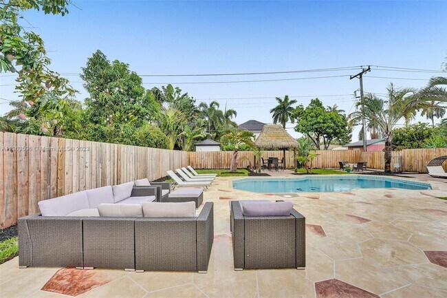 Building Photo - 1524 NE 15th Ave