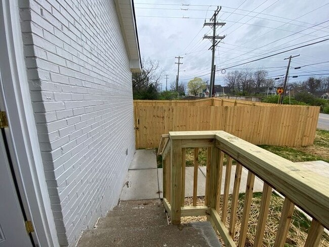 Building Photo - Inglewood 2/1 Duplex - Renovated - Fenced ...