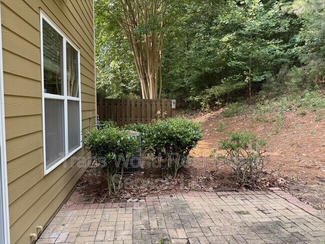 Building Photo - 484 Grayson Way