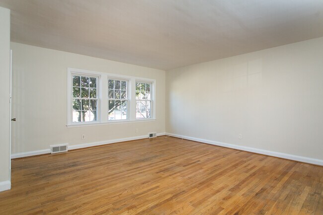 Building Photo - 1715 Glen Ridge Road