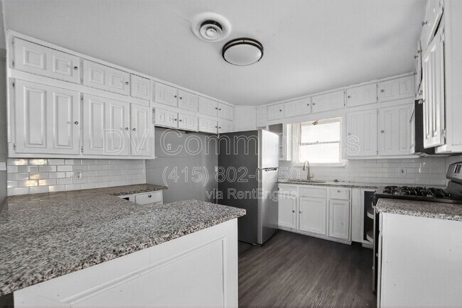 Building Photo - 3901 Dakota Trail