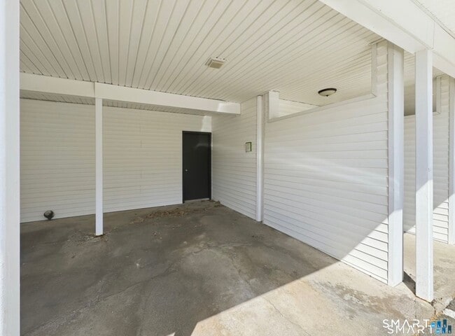 Building Photo - 1634 Farmington Ave