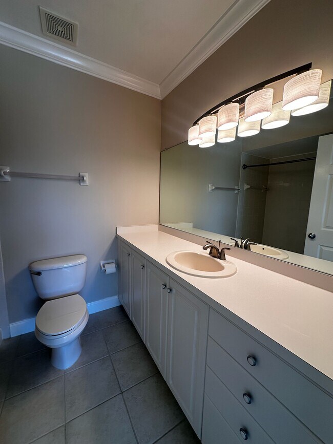 Building Photo - 14831 Park Lake Dr