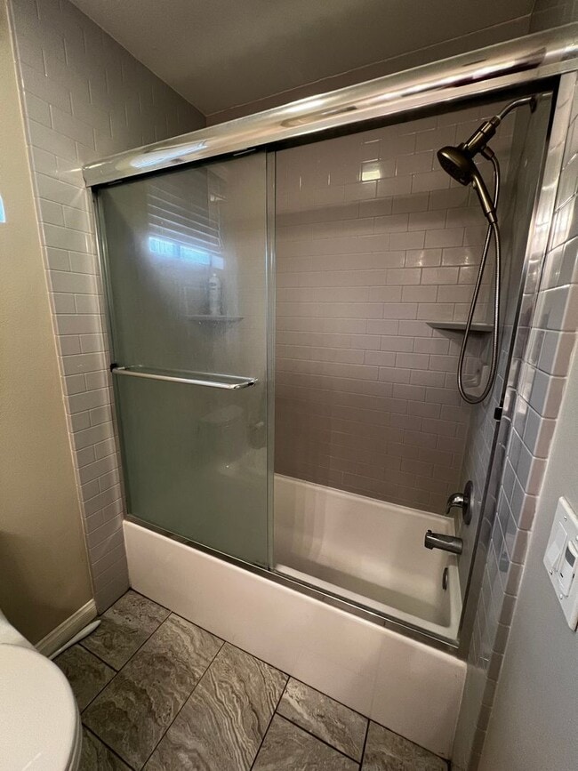 Building Photo - 2 Bedroom 1.5 Bath Townhouse Condo for Rent in the Heart of Monrovia