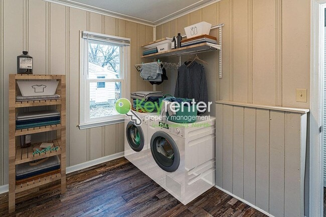 Building Photo - Beautiful Single Family Home - Walking distance to Schools and Downtown