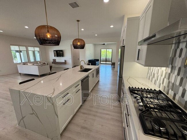 Building Photo - 74635 Tesla Dr