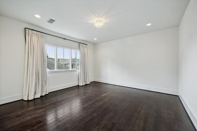 Building Photo - 3214 Westheimer Rd