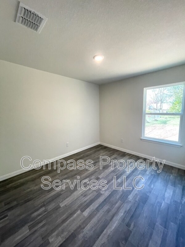 Building Photo - 1114A Chestnut