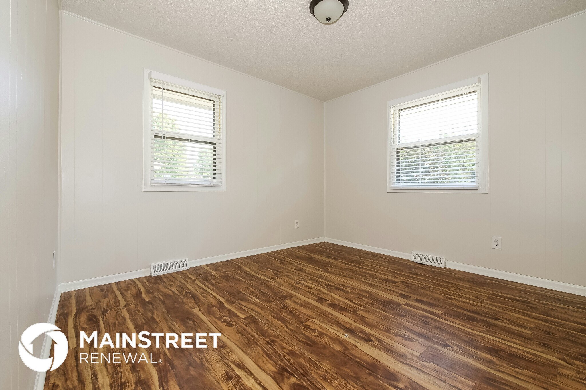 Building Photo - 6924 NW Pleasant View Dr