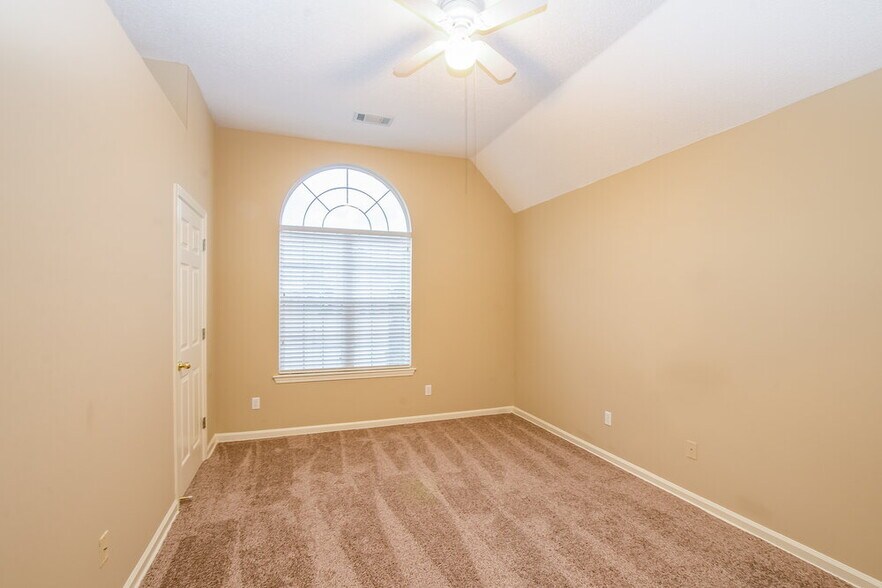 Building Photo - 6658 Raner Cove