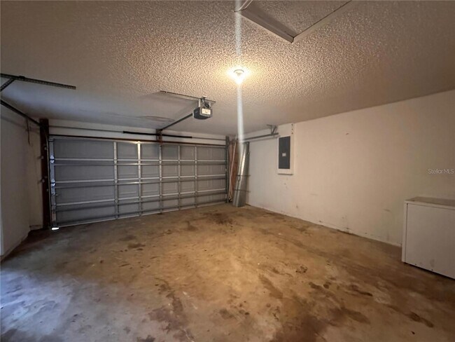 Building Photo - 33 Rybark Ln