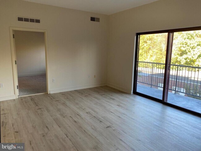 Building Photo - 3750 Main St