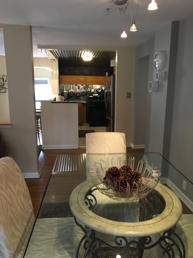 Building Photo - 1027 Cherokee Rd