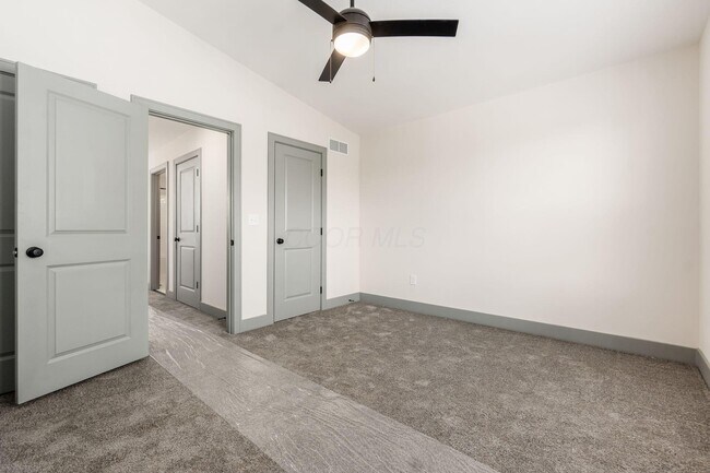 Building Photo - 172 Whitethorne Ave