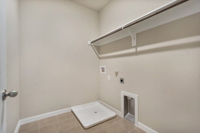 Building Photo - 7528 Redondo Dr