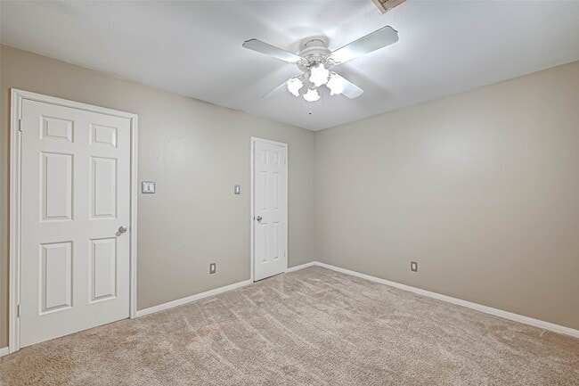 Building Photo - 5815 Henniker Dr