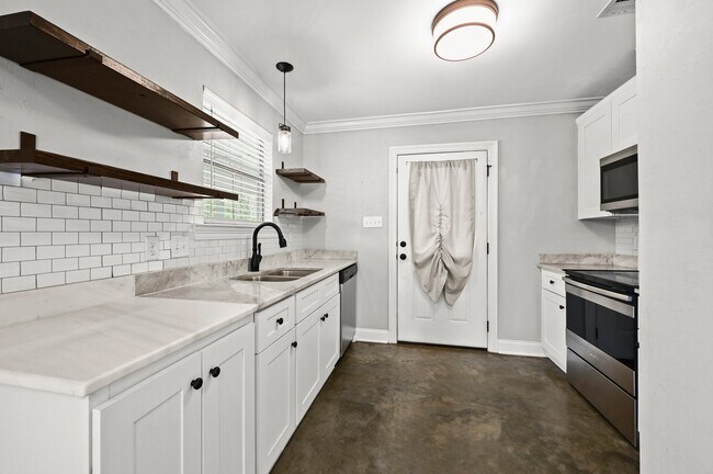 Building Photo - 32590 Weiss Rd