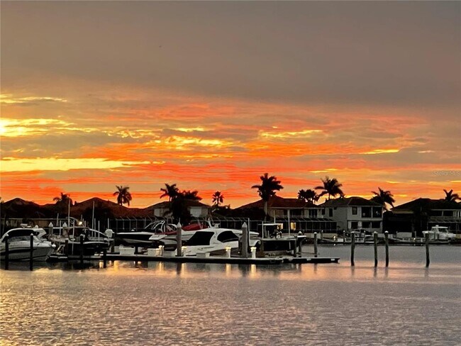 Building Photo - 307 9th Ave E