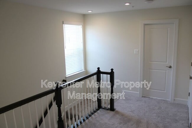 Building Photo - 2736 Pinebrook Rd