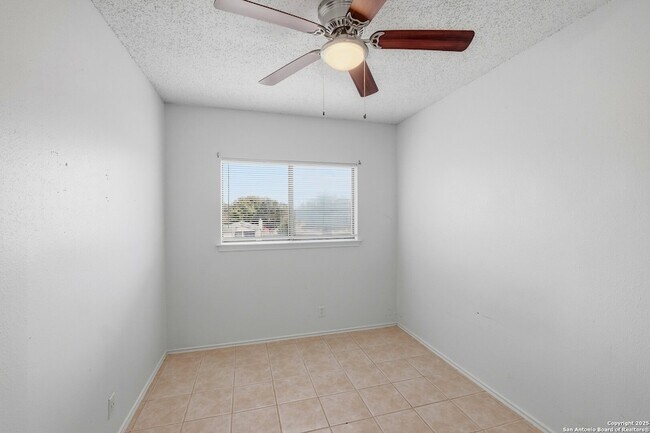 Building Photo - 10203 Raven Field Dr