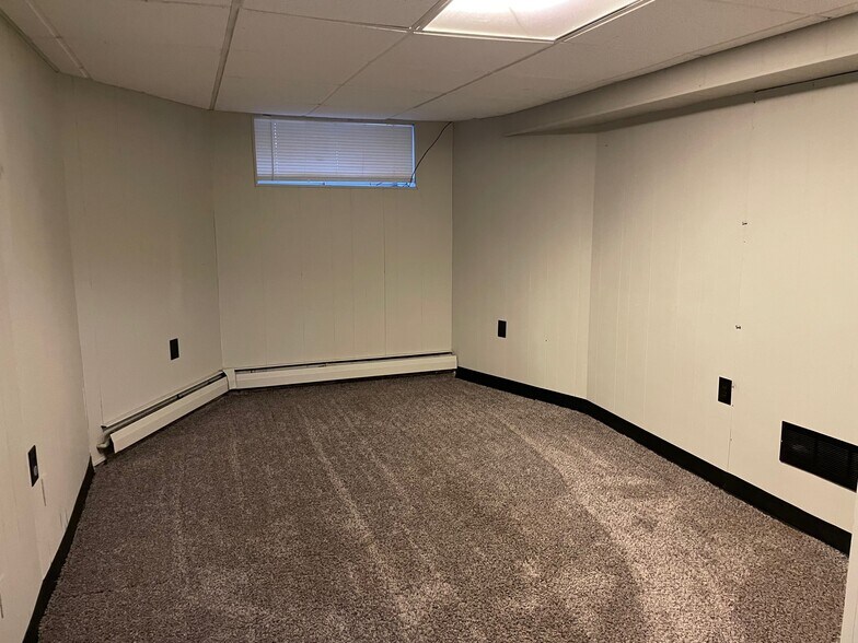 Building Photo - 34130 Utica Rd