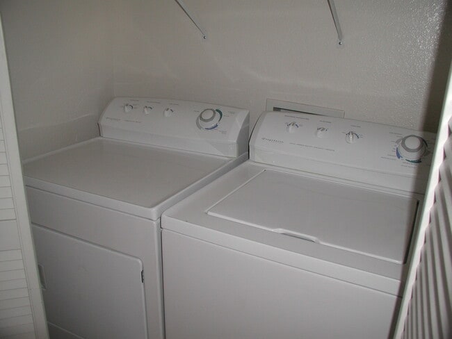 Building Photo - Soneto Creek