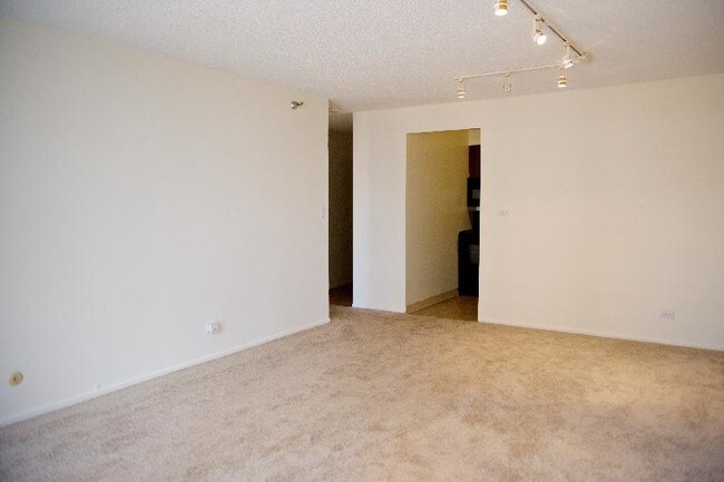 Building Photo - 1106 N Dearborn St