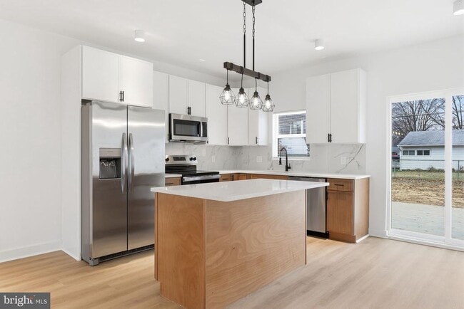 Building Photo - 65 Oaktree Dr