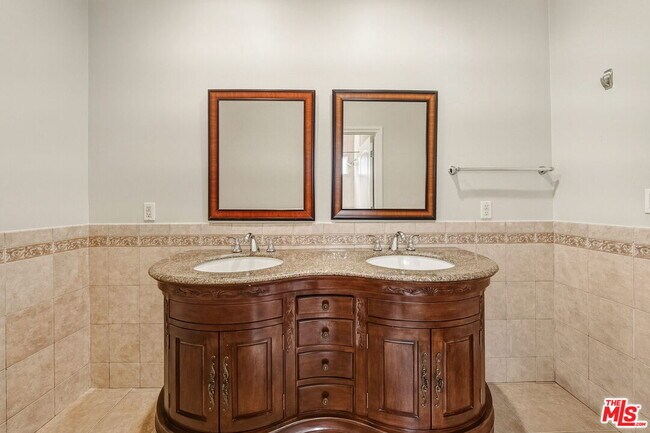 Building Photo - 5217 Etiwanda Ave