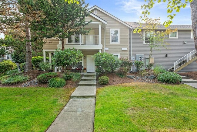 Primary Photo - Charming 2 Bed Condo in DuPont | Fresh Pai...