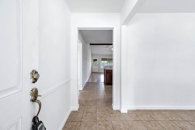 Building Photo - 13706 Towneway Dr