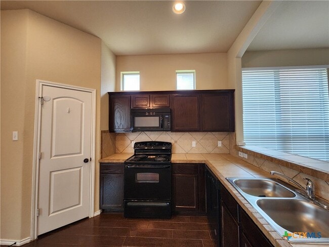 Building Photo - 305 Rosalie Dr
