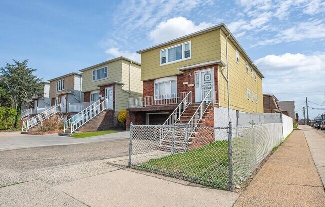 Building Photo - 520 Avenue C