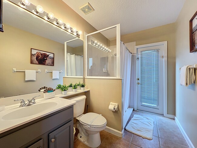 Building Photo - 518 Brighton Dr