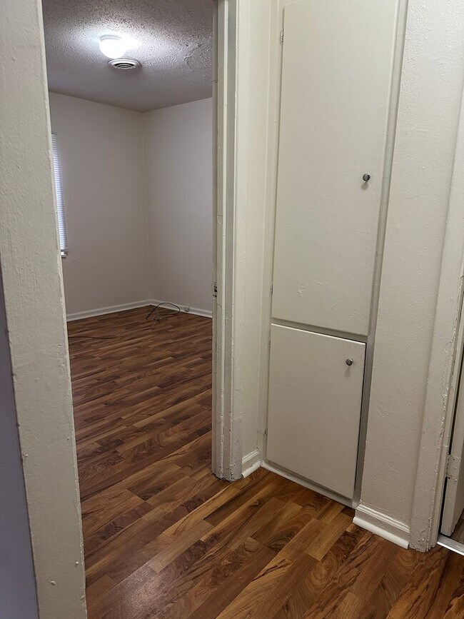 Building Photo - 3362 SW Brendan Ave