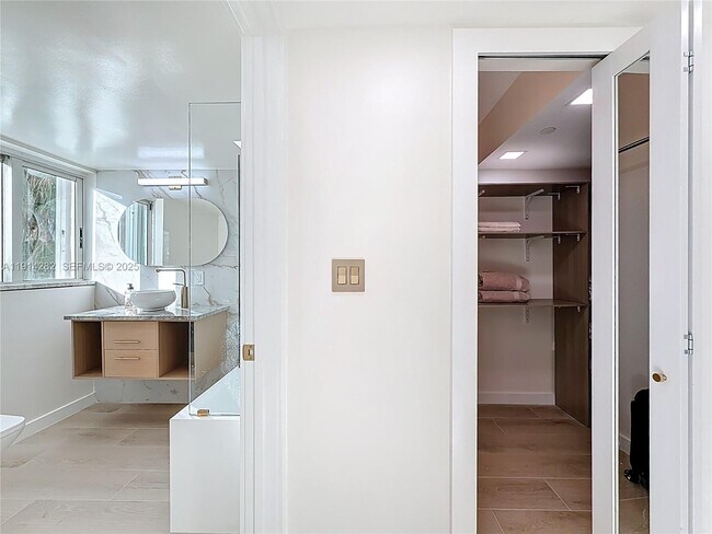 Building Photo - 5900 Collins Ave