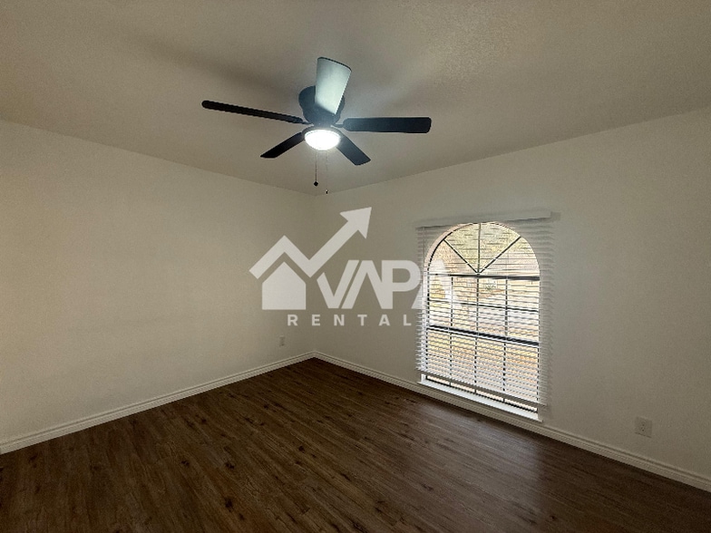 Building Photo - 194 High Oak